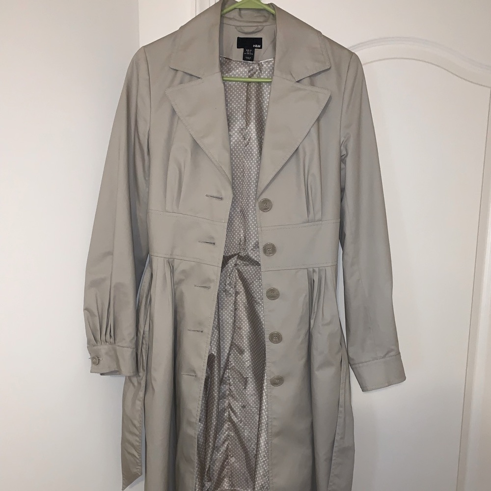 Lightweight fitted trench coat 🧥 for sale size 6